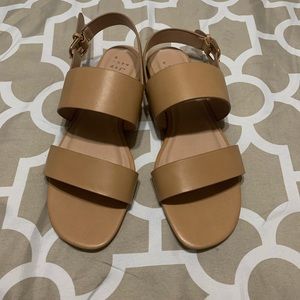 Flat sandals